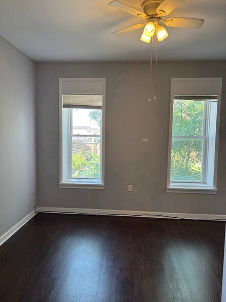 Building Photo - 1461 W Fry St
