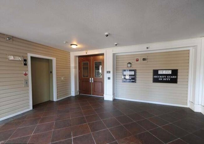 Building Photo - 501 Hungerford Dr