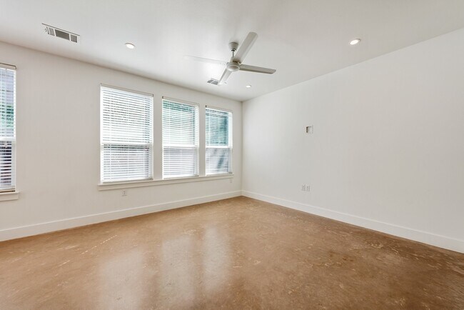 Building Photo - 1203 W 22nd St