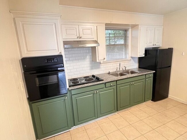 Primary Photo - 3245 Ivanhoe Street