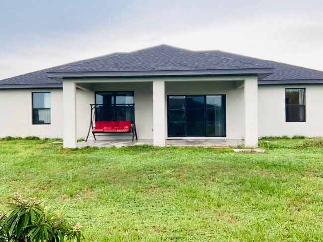 Building Photo - 350 Piper Ave