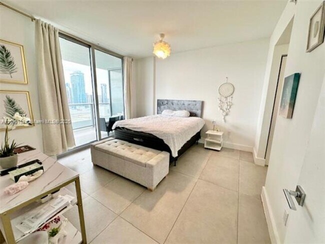 Building Photo - 488 NE 18th St