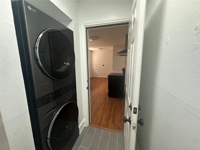 Building Photo - 3444 Blodgett St
