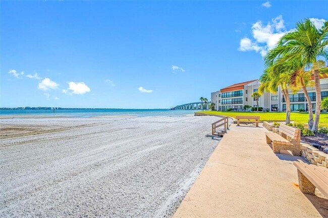 Building Photo - 895 S Gulfview Blvd