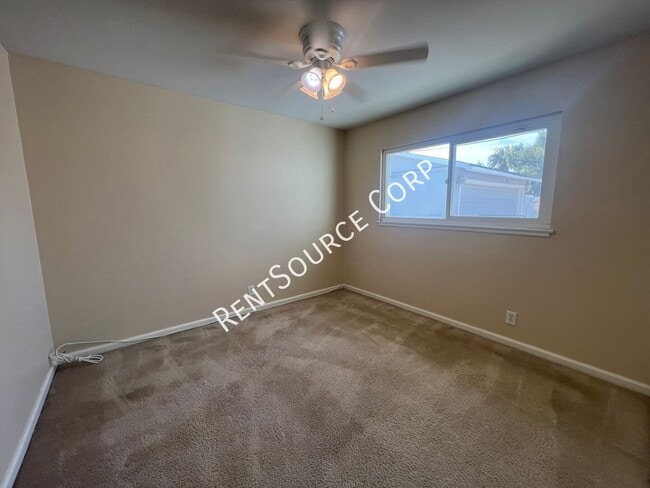 Building Photo - 1200 Kelly Dr