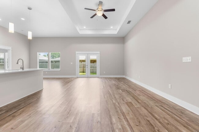 Building Photo - 5 Romana Ln