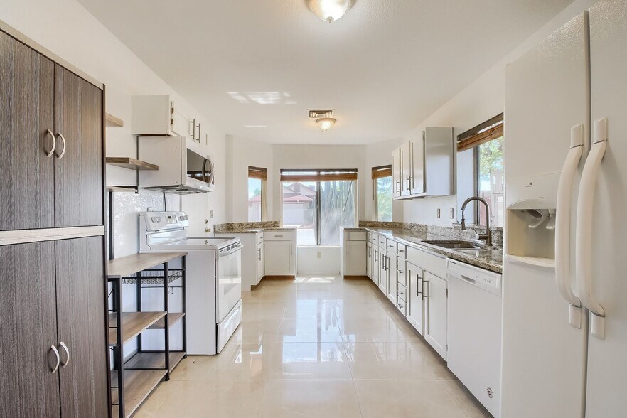 Building Photo - 18202 N 19th St