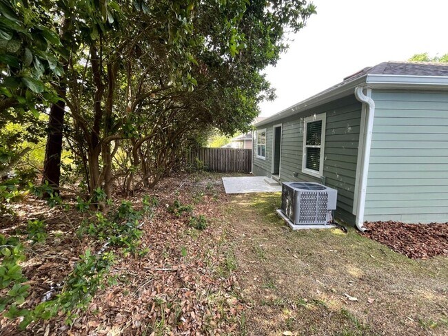 Building Photo - Newer 3/2 in Turkey Creek!