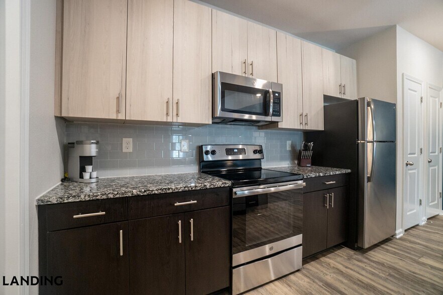 Building Photo - 655 W Mallard Creek Church Rd