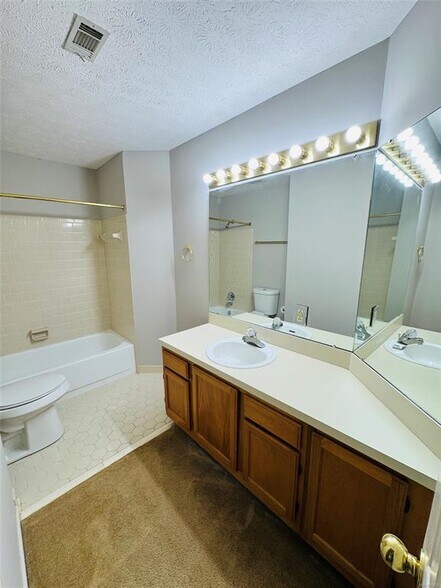 Building Photo - 6008 Woodrun Ct