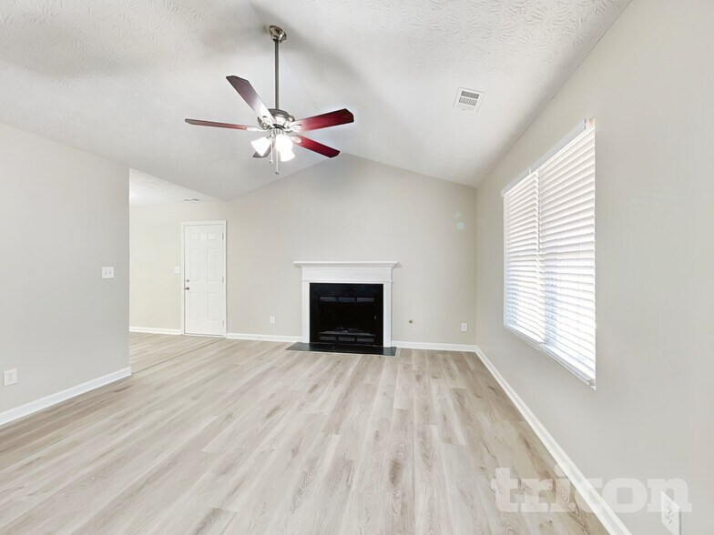 Building Photo - 1507 Upchurch Rd