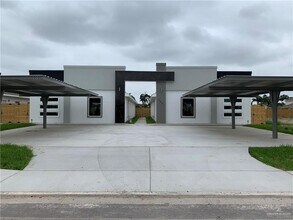 Building Photo - 7 West Dr