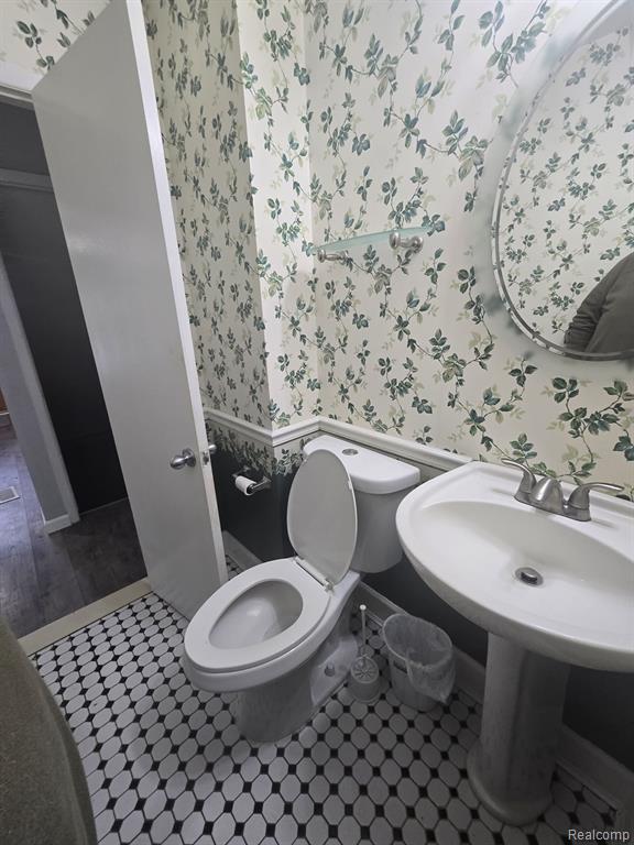 Building Photo - 8410 Hickory Dr