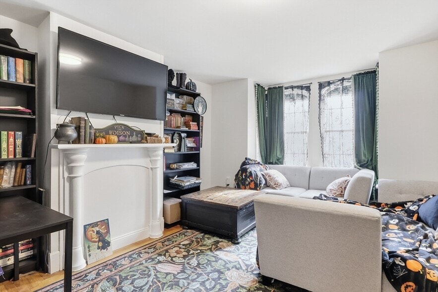 Building Photo - 50 Monmouth St