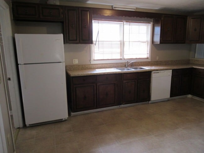 Building Photo - 3bd, 2ba. with carport