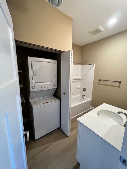 first floor bath - 1327 Jefferson St NE