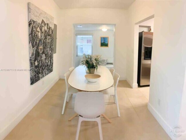 Building Photo - 2724 SW 34th Ct