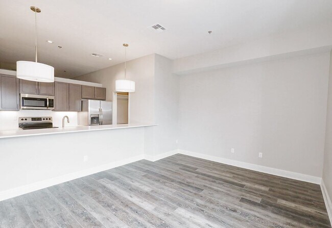 Living 2 - The Flats on Archer - Discounted Rates on ...