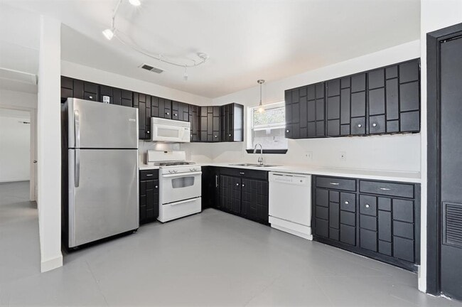 Building Photo - 2712 St Edwards Cir