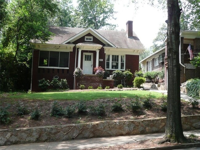 Building Photo - 1015 McLynn Ave NE