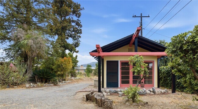 Building Photo - 607 Hacienda Dr