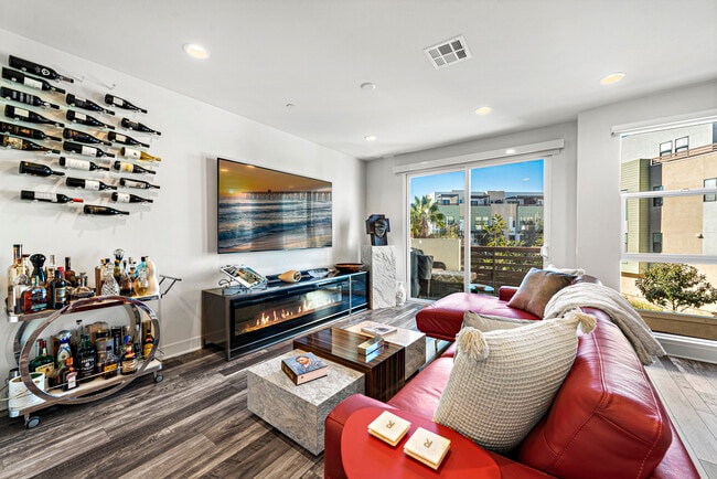 Lounge with fire place - 1651 Topanga