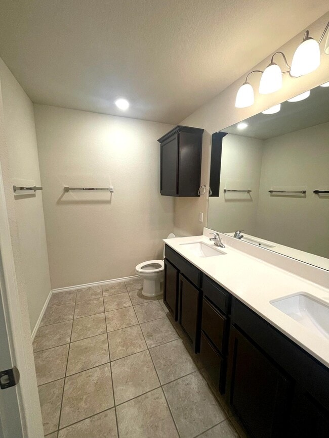 Building Photo - 263 Bainbridge Rd