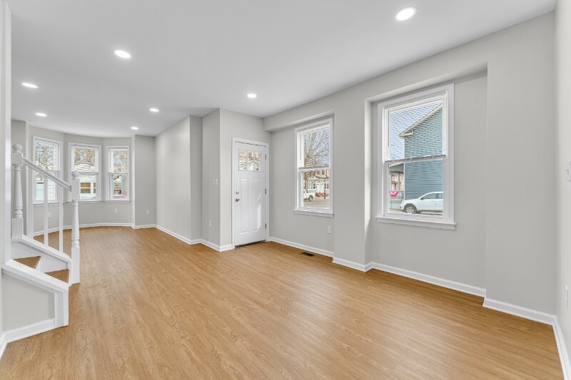 Building Photo - 320 Market St