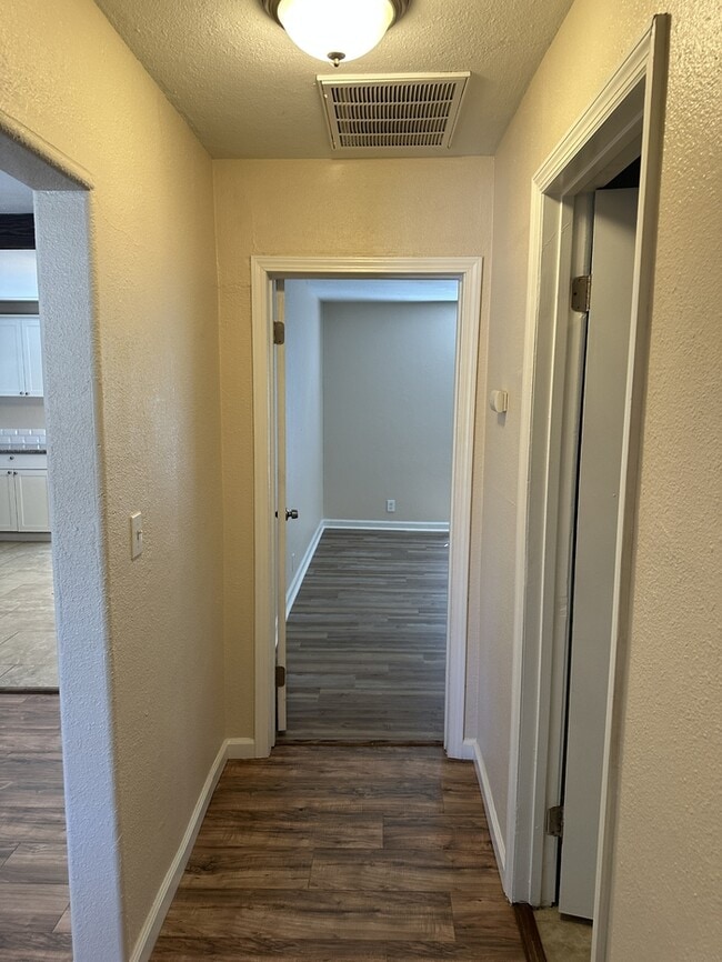 Building Photo - Modesto 3 Bedroom 2 Bathroom Home