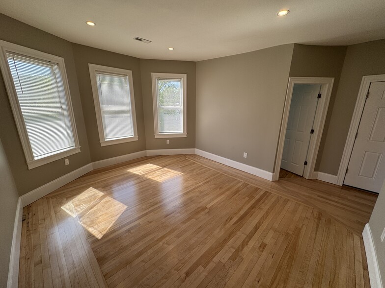 Building Photo - 29 Cameron Ave