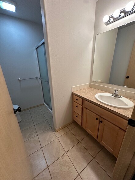 Master bath - 1332 Cleveland St SE