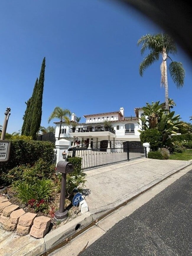 Building Photo - 30732 Paseo Elegancia
