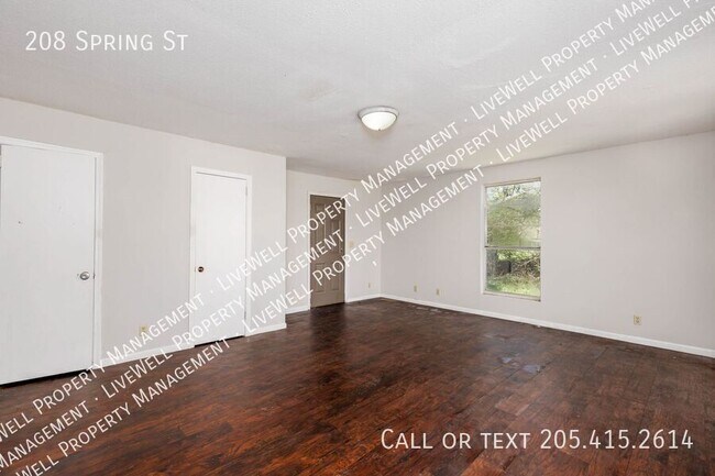 Building Photo - 208 Spring St