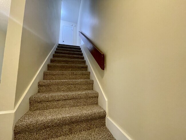 Building Photo - Townhouse for Rent