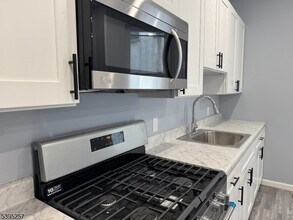 Building Photo - 155 Clifton Ave