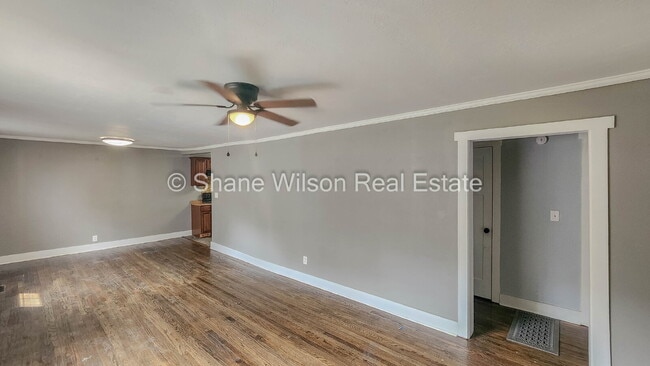 Building Photo - Comfortable 3 bedroom/ 1 bathroom home for rent.  Quiet neighborhood and lovely back yard and dec...