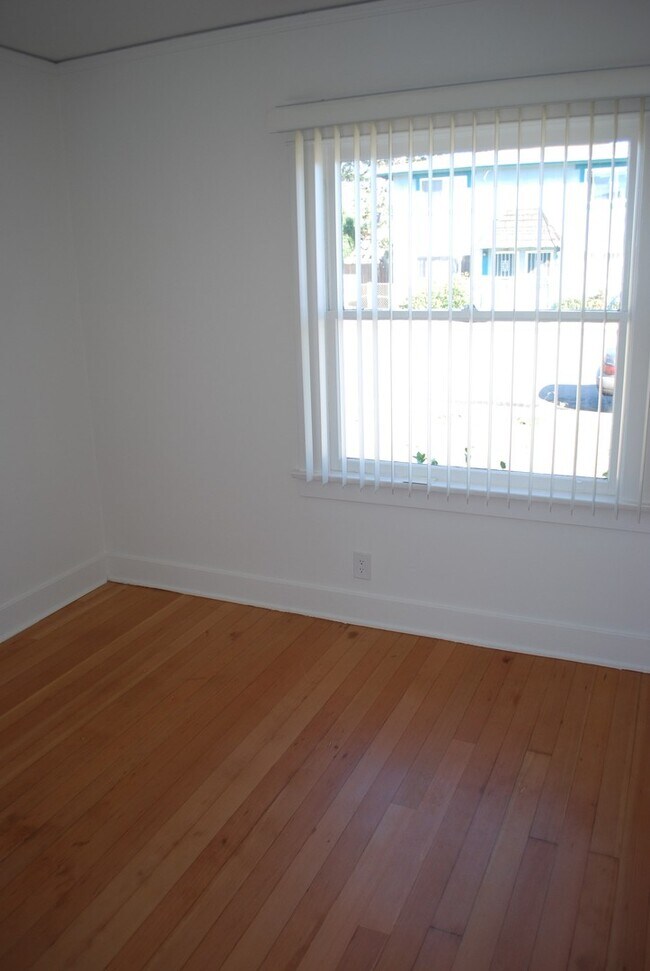 Building Photo - 793