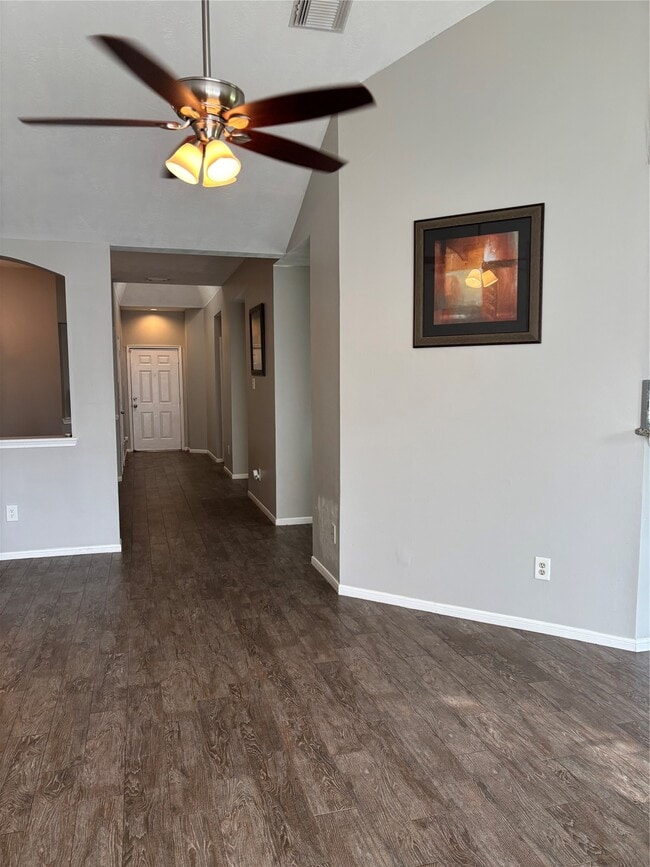 Building Photo - 1702 Oak Ridge Dr
