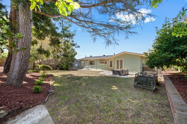 Building Photo - 35 Franciscan Way