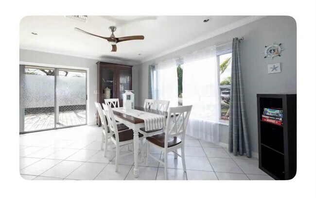 Building Photo - 536 NW 43rd St