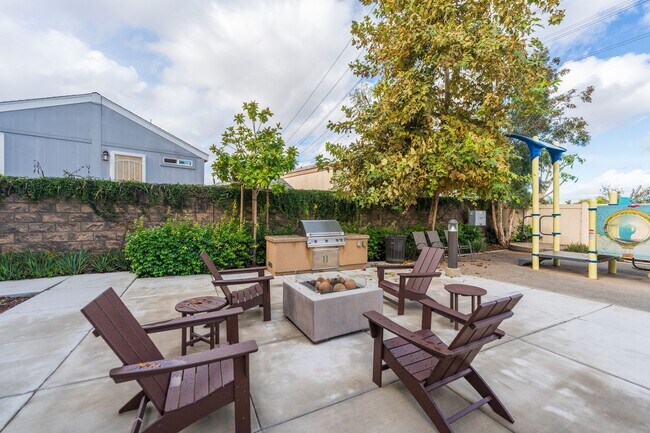 Building Photo - Newer townhome rental located in the gated One Seven Eight community!