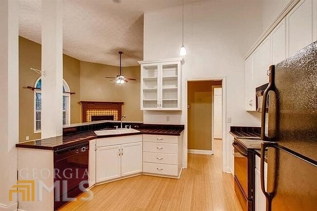 Building Photo - 154 Strathmore Dr