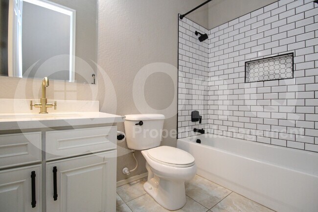 Building Photo - 12908 W Sierra Vista Dr