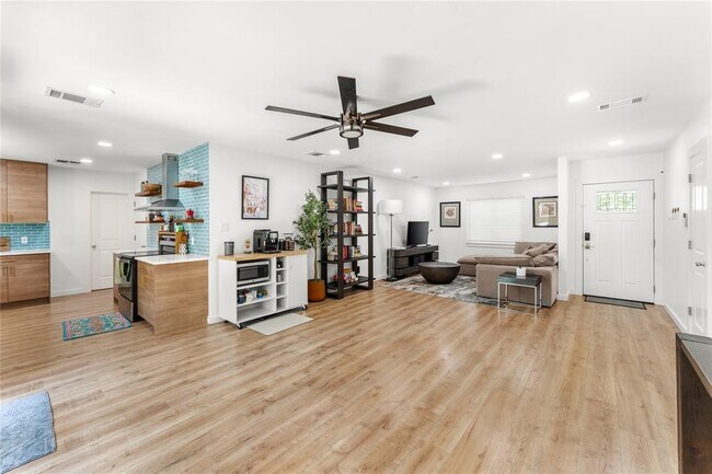 Building Photo - 1211 Sahara Ave