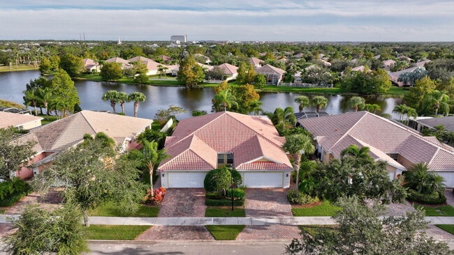 Building Photo - 11361 SW Pembroke Dr