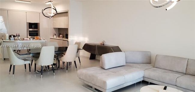 Building Photo - 18975 Collins Ave