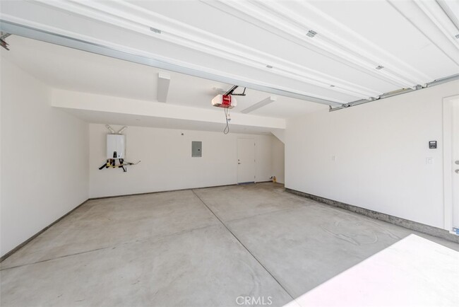 Building Photo - 9124 Huntington Dr