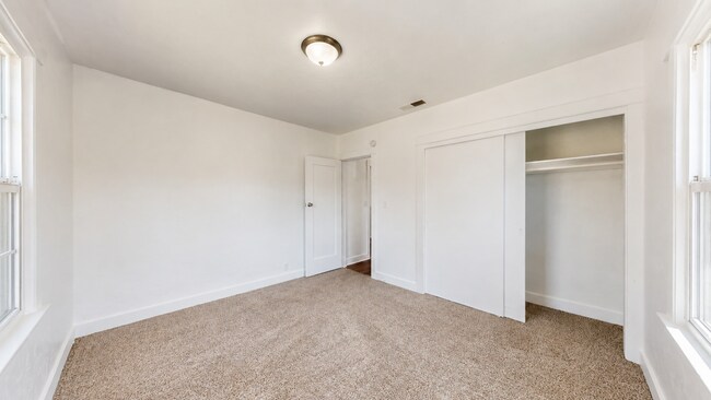 Building Photo - 1718 Fairmount Blvd