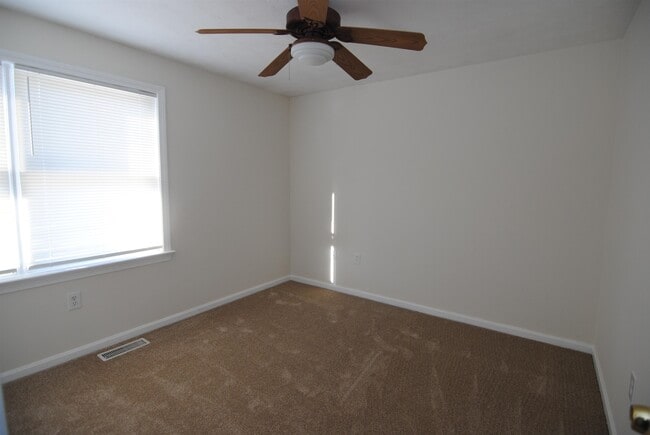 Building Photo - 18 Cadogan Way