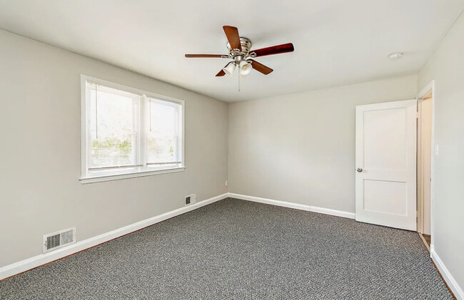 Building Photo - 3 Bedroom OPPORTUNITY AREA